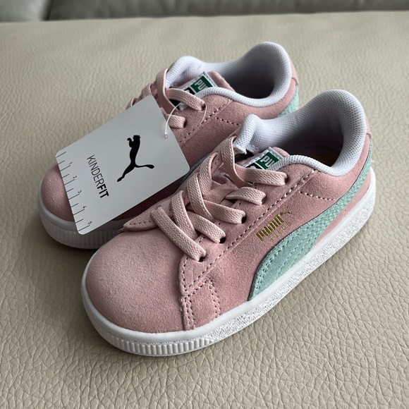 NWT - Puma Kids’ Suede Classic Shoes - Size 8 - Picture 1 of 7